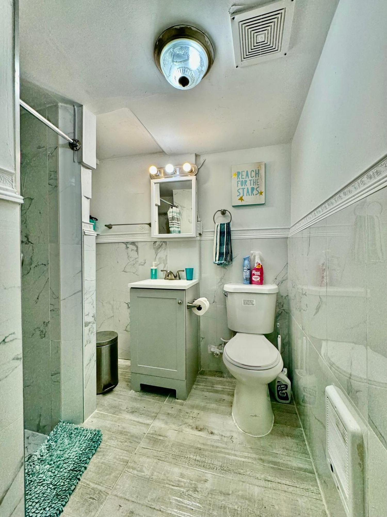 Private Tiny Room On The 1St Floor With Shared Bathroom Near Airport And Downtown Seattte シアトル エクステリア 写真