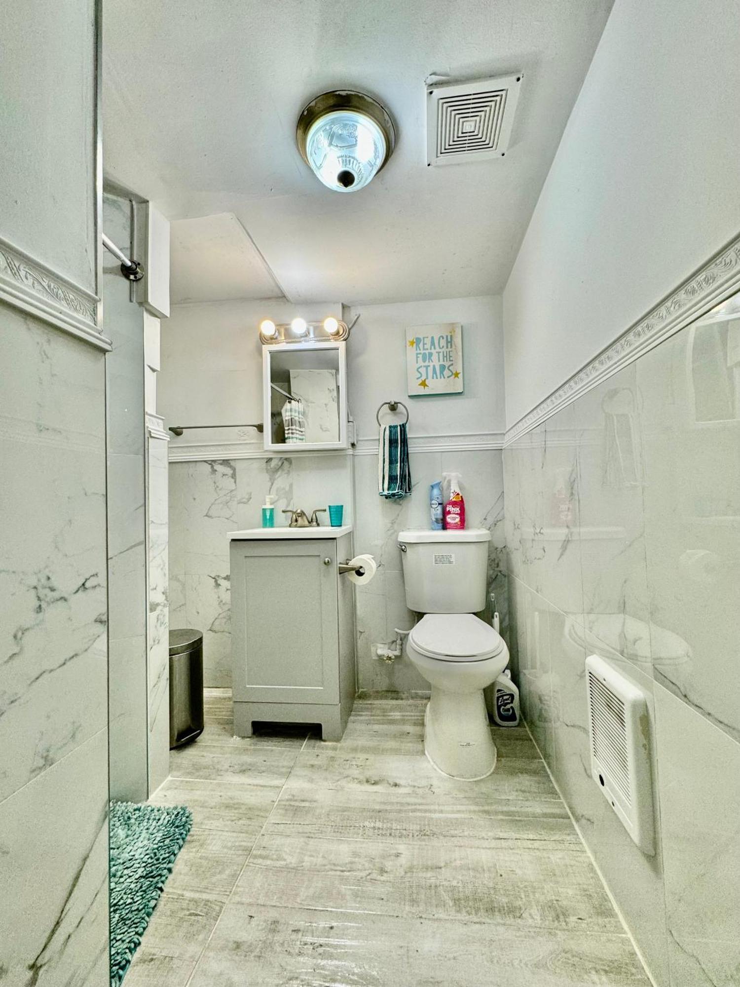 Private Tiny Room On The 1St Floor With Shared Bathroom Near Airport And Downtown Seattte シアトル エクステリア 写真