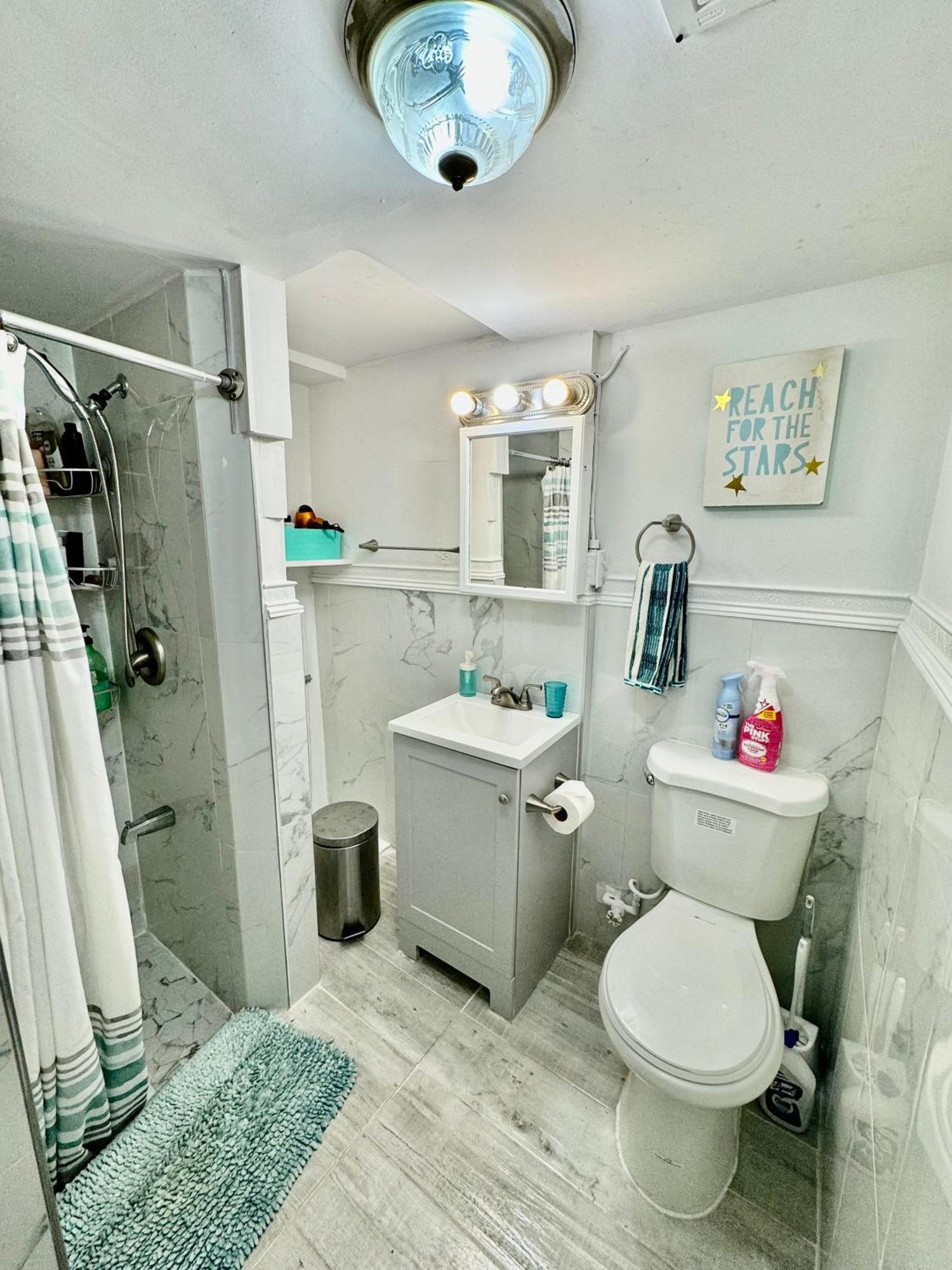 Private Tiny Room On The 1St Floor With Shared Bathroom Near Airport And Downtown Seattte シアトル エクステリア 写真